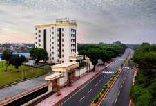 Road view of SKS grand palace mathura